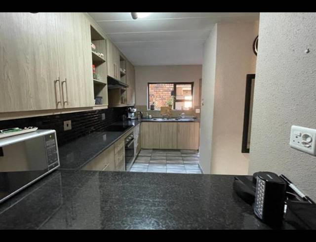 2 BEDROOM TOWNHOUSE FOR SALE IN NEW REDRUTH